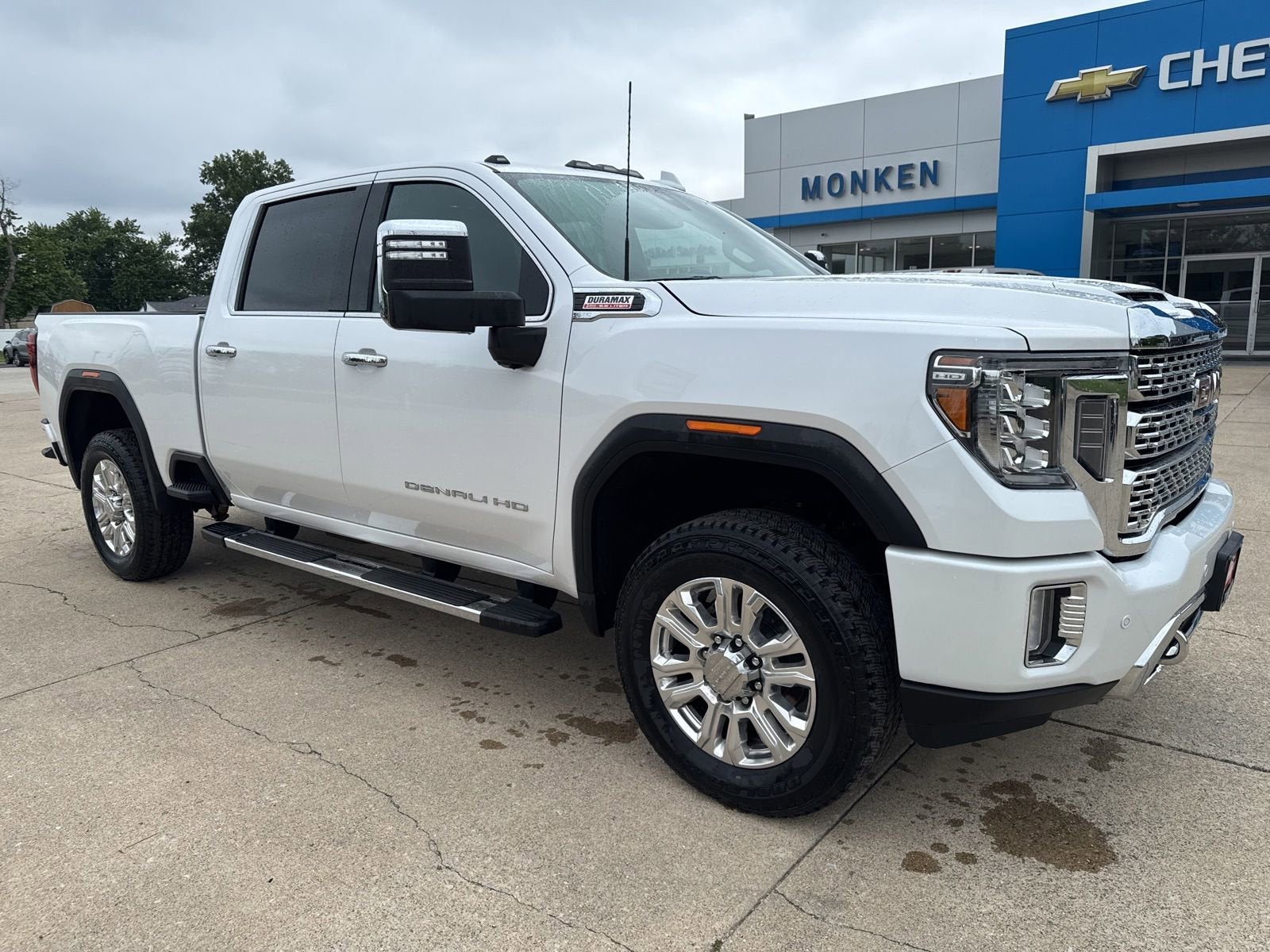White Frost Tricoat 2023 GMC Sierra 2500HD Denali Crew Cab 4WD Pickup Truck Four-Wheel Drive Automatic