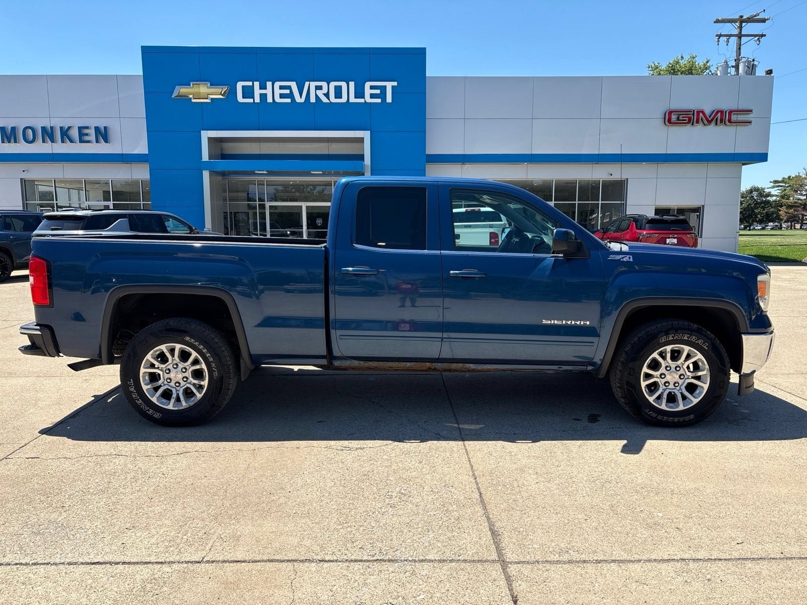 View vehicle photo 2