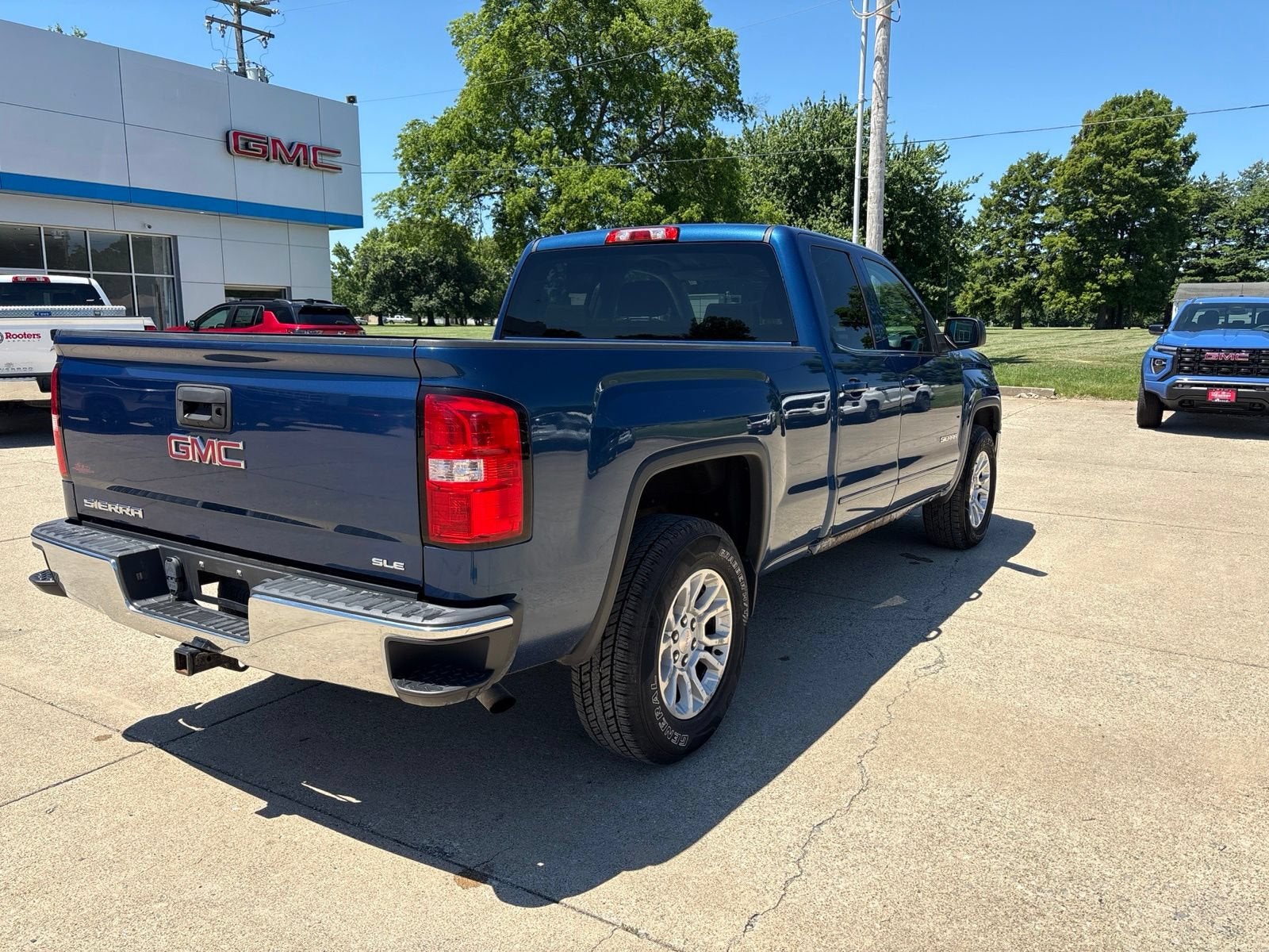 View vehicle photo 3