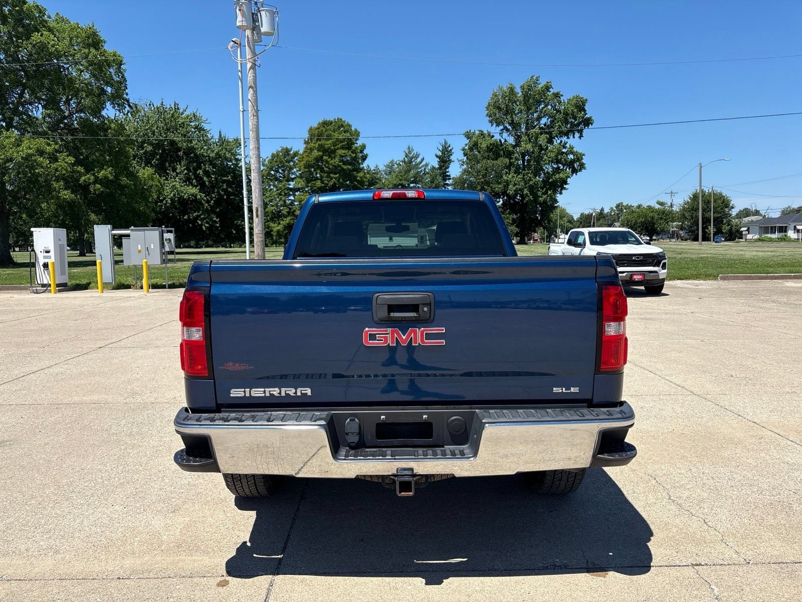 View vehicle photo 4
