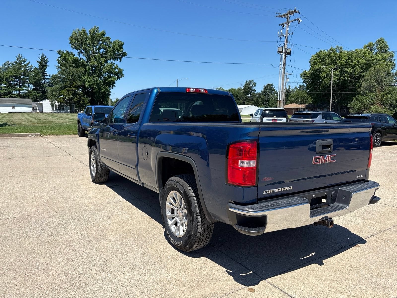 View vehicle photo 5