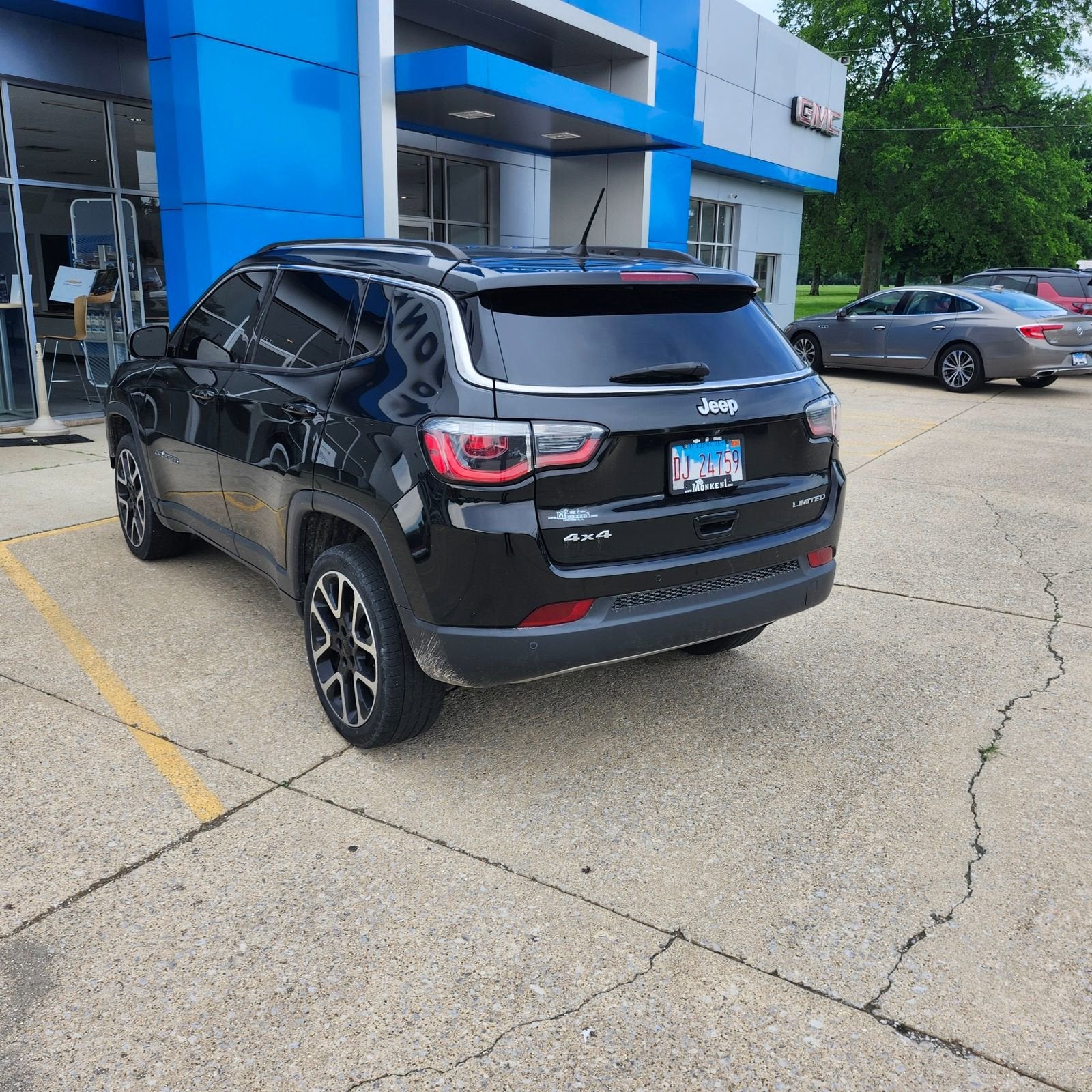 View vehicle photo 3