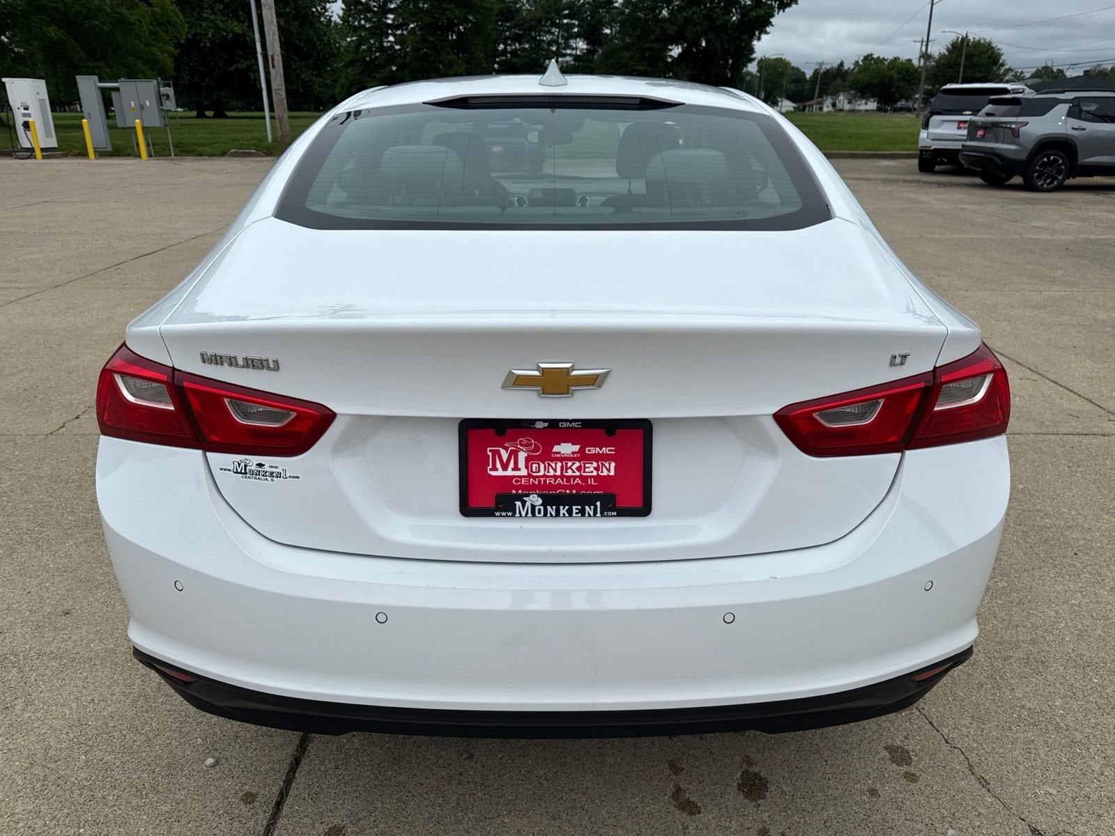 View vehicle photo 4