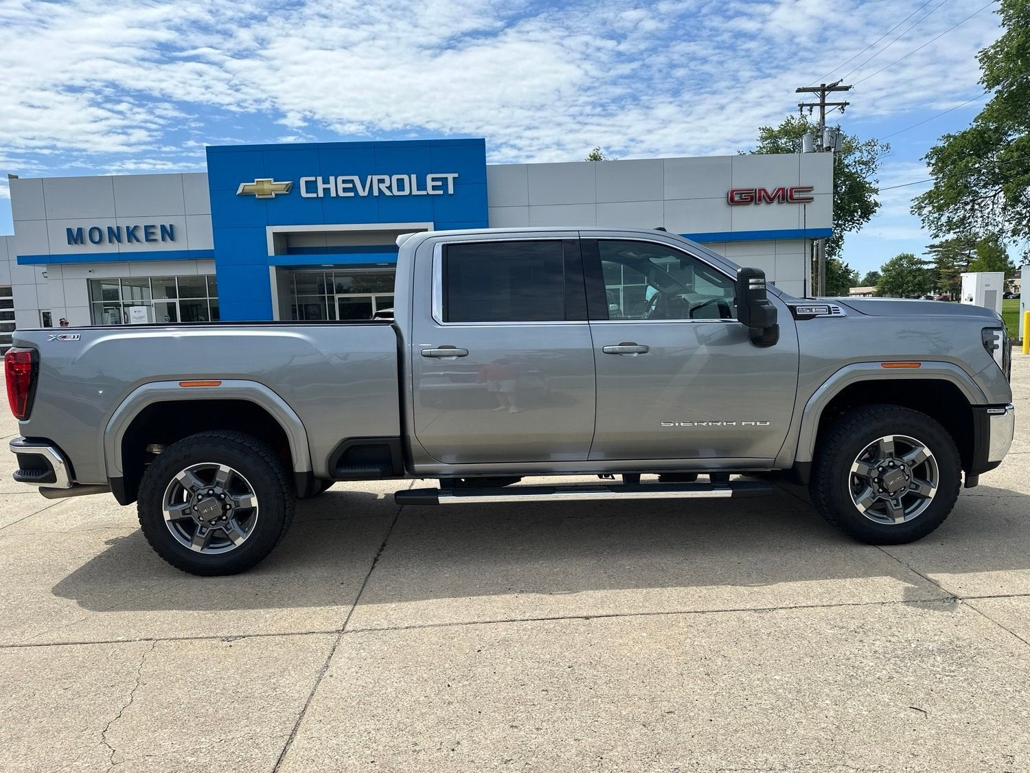 View vehicle photo 2