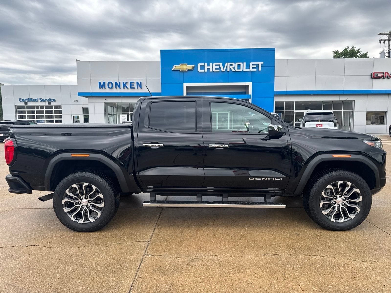 View vehicle photo 2