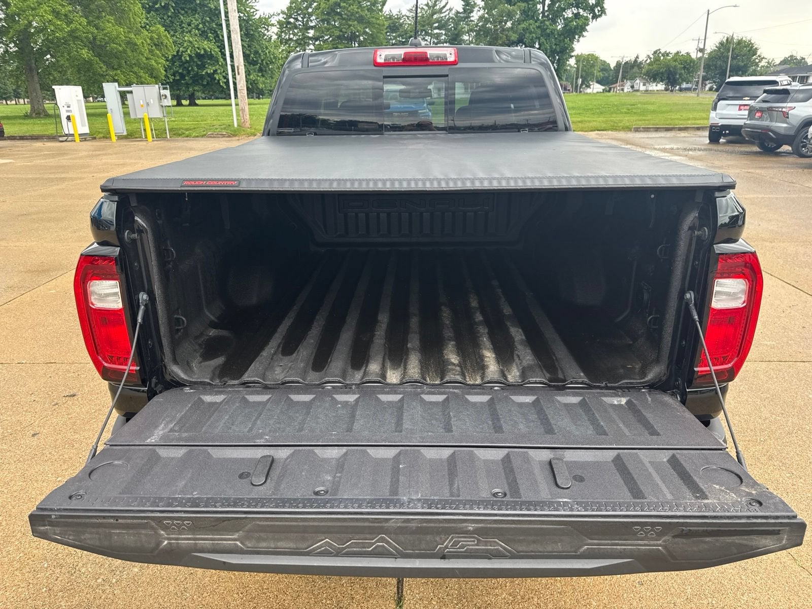 View vehicle photo 5