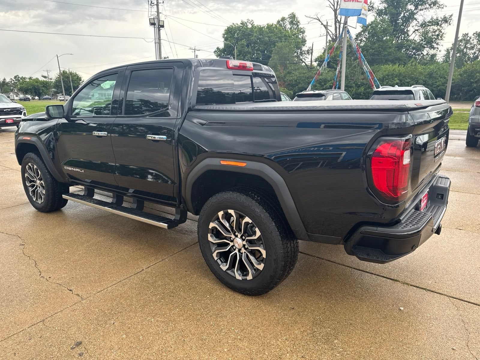 View vehicle photo 6