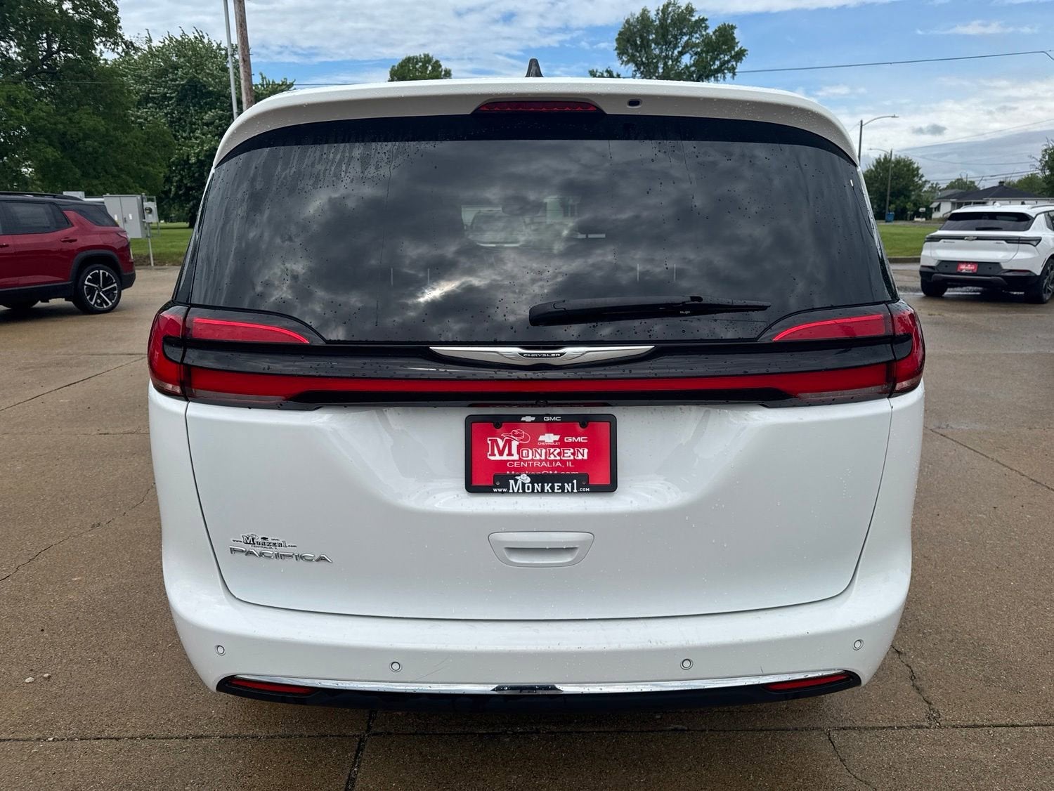 View vehicle photo 4