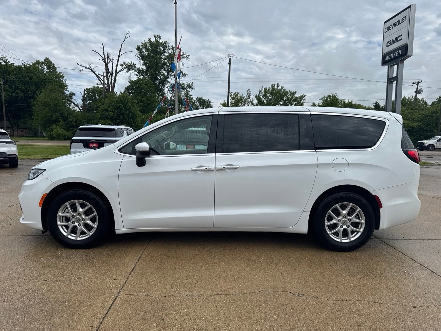 View vehicle photo 6