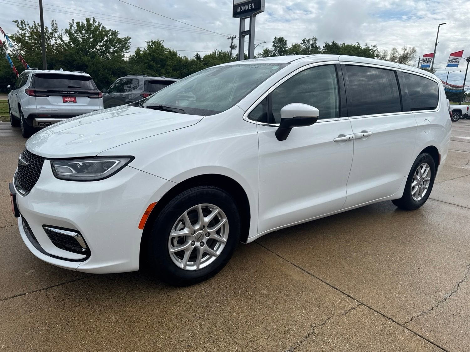 View vehicle photo 7