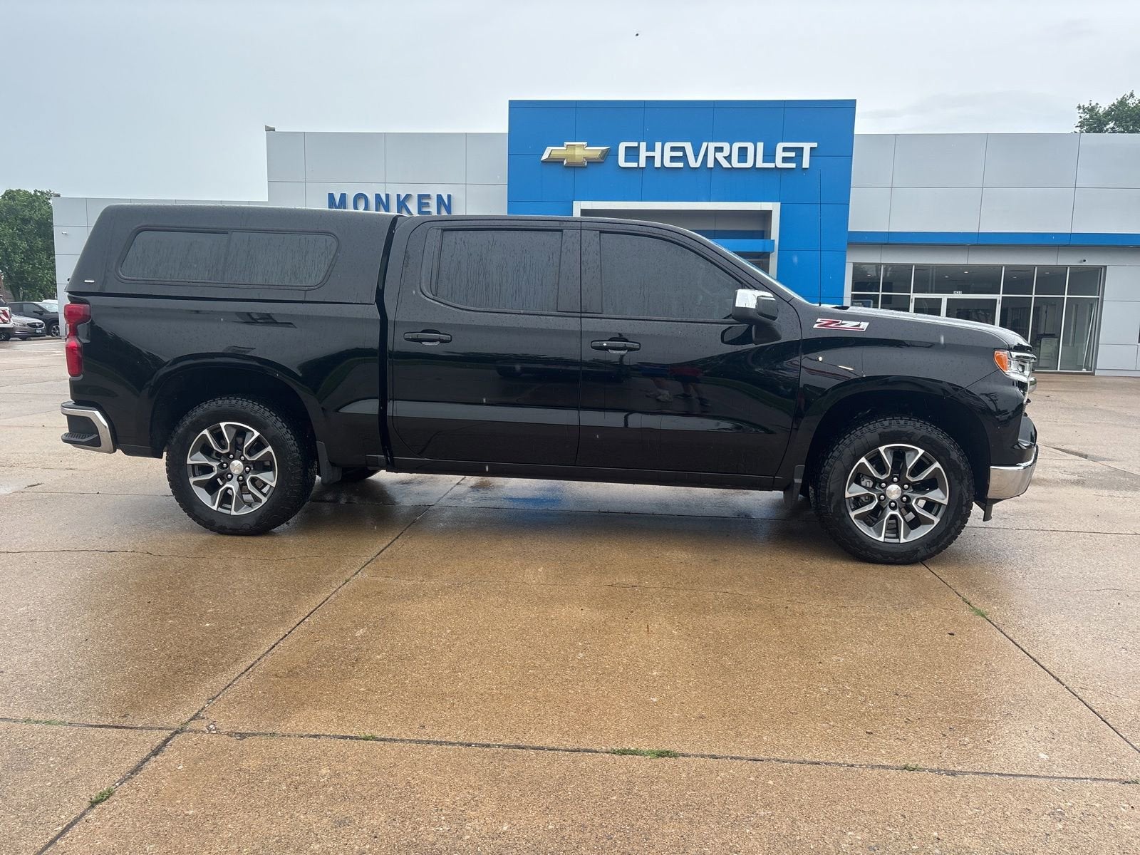 View vehicle photo 2