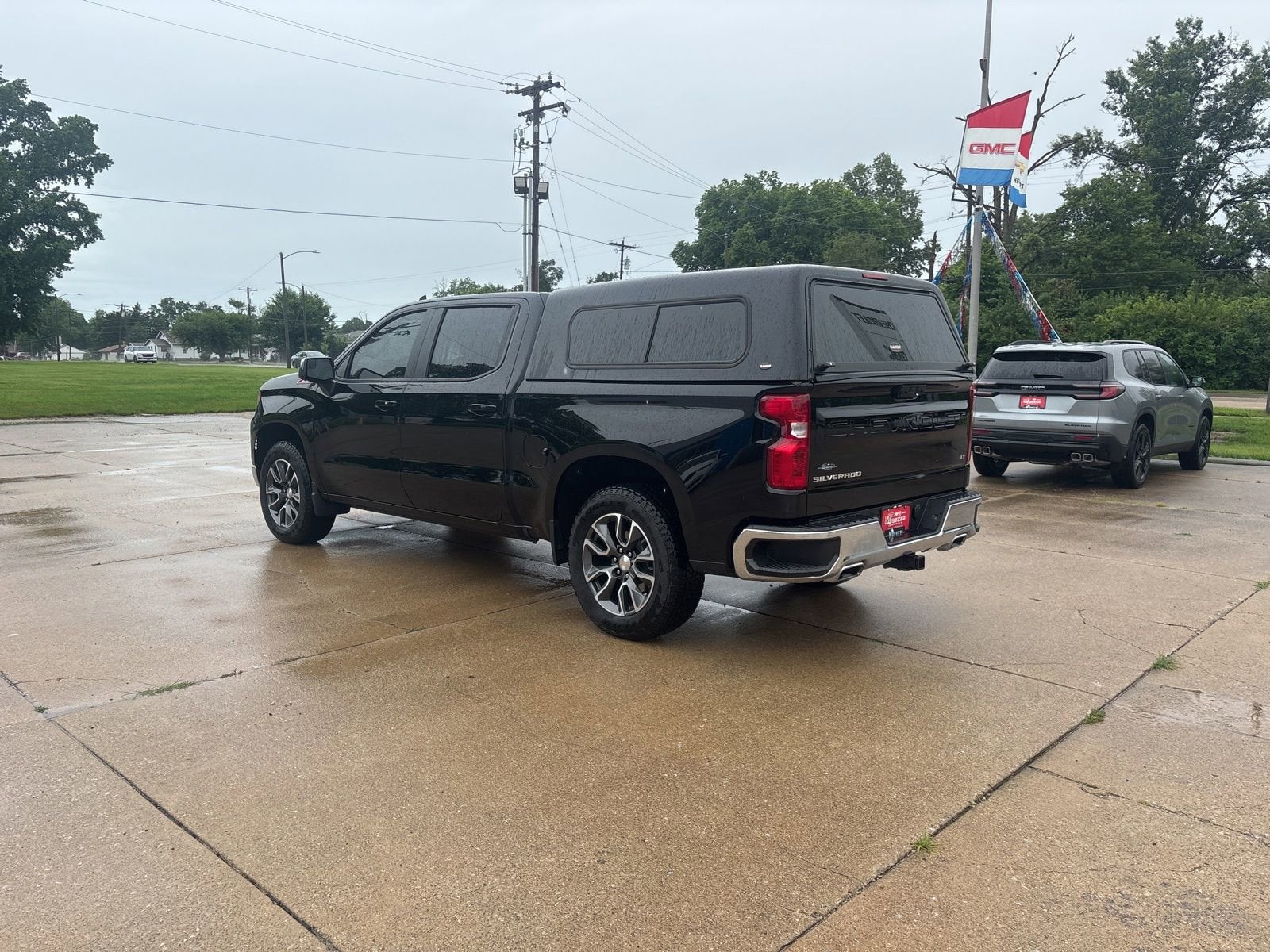View vehicle photo 5