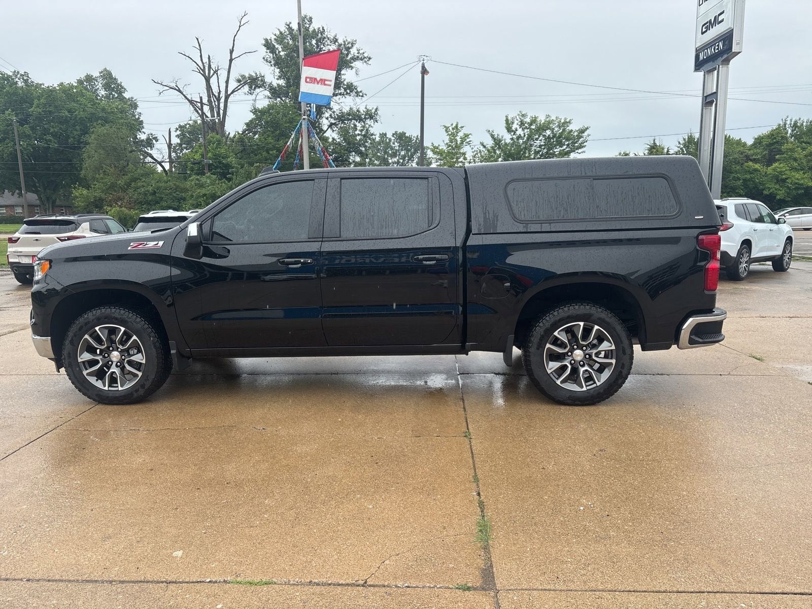 View vehicle photo 6