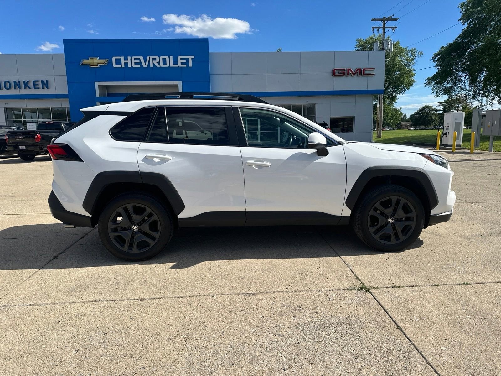 View vehicle photo 2