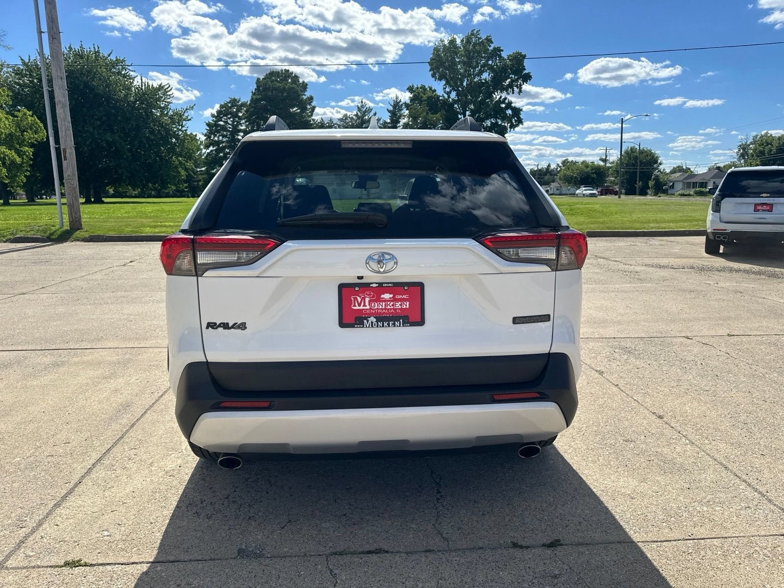 View vehicle photo 4
