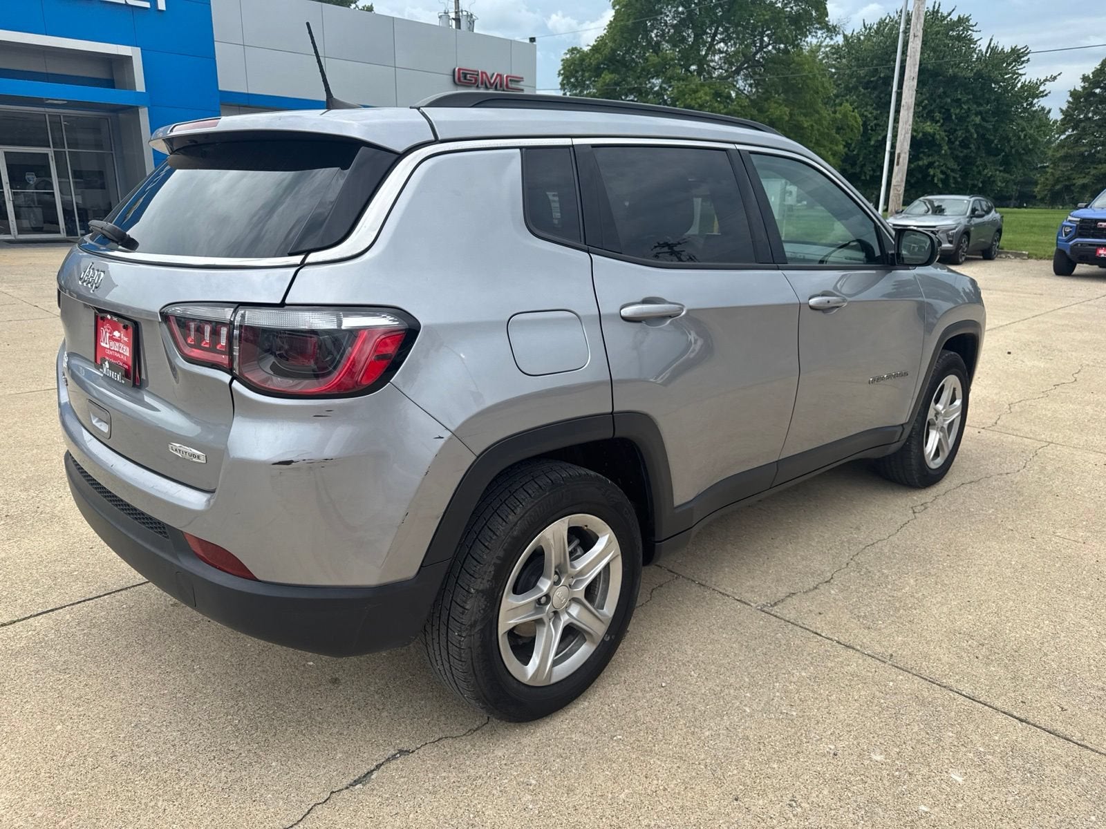 View vehicle photo 3