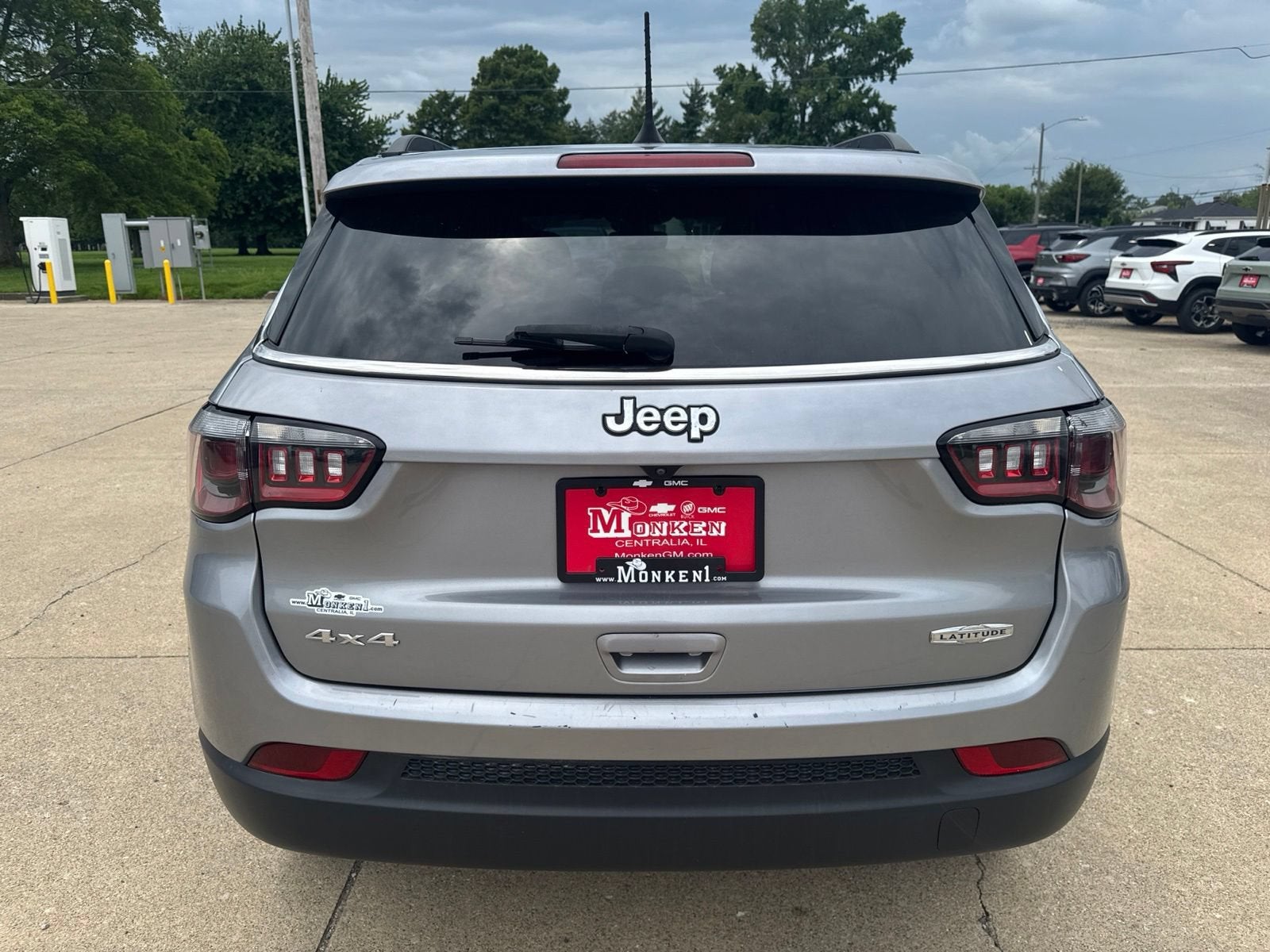 View vehicle photo 4