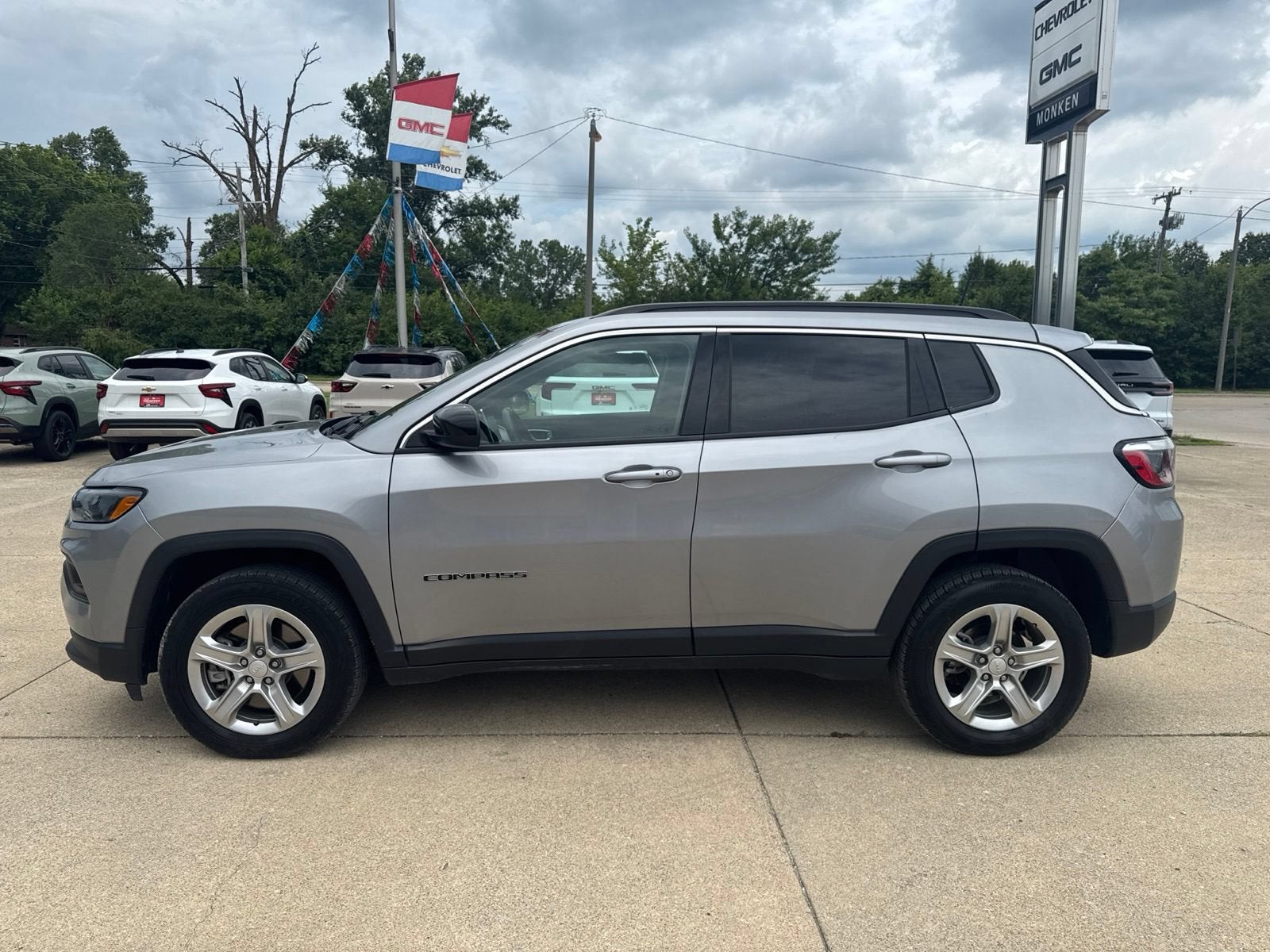 View vehicle photo 6