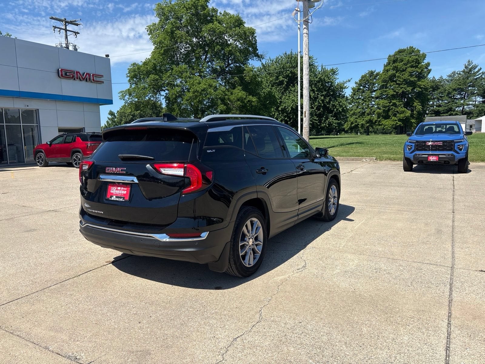 View vehicle photo 3