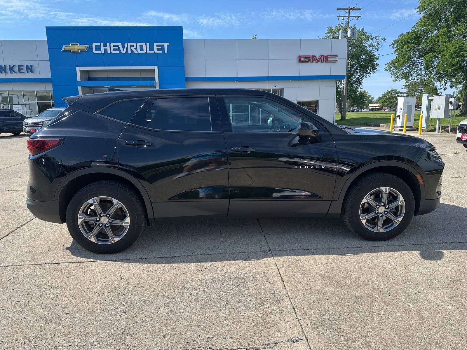 View vehicle photo 2