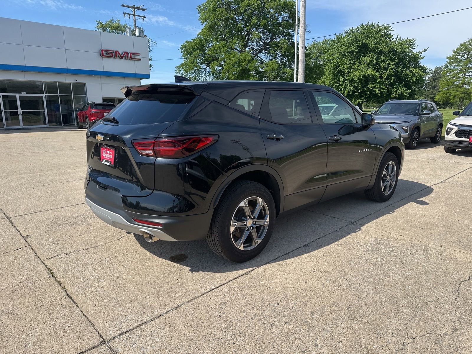 View vehicle photo 3