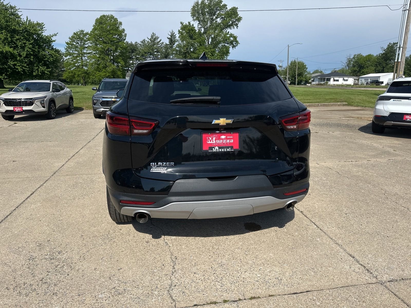 View vehicle photo 4
