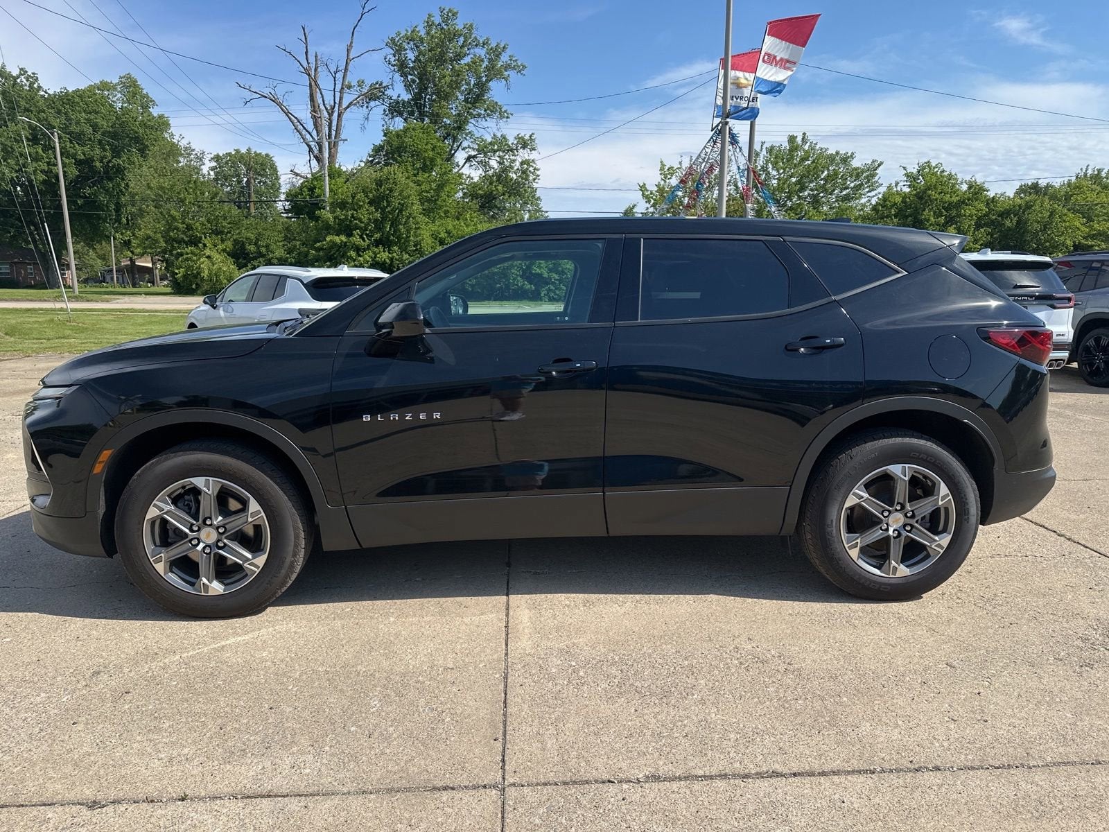 View vehicle photo 6