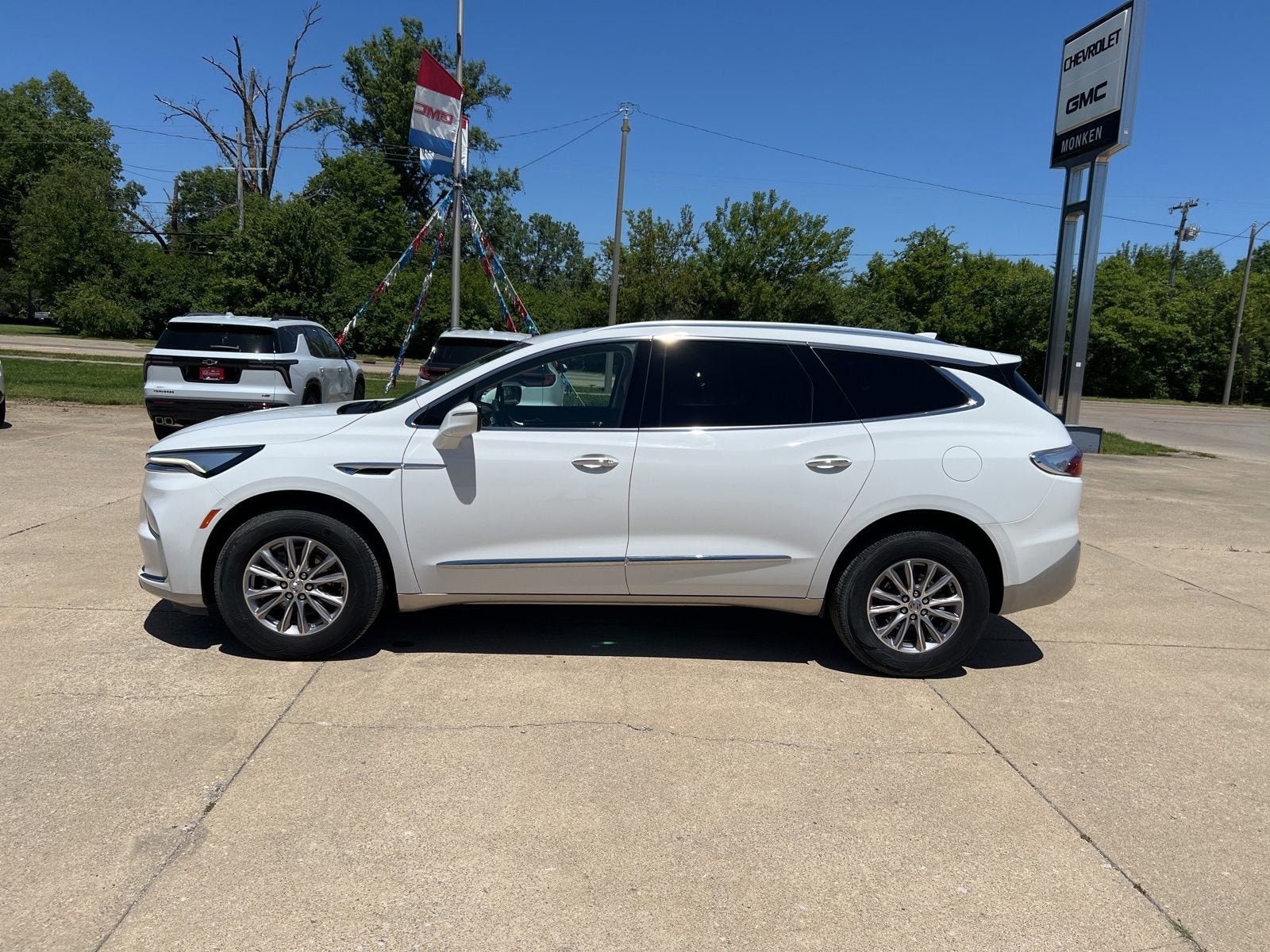View vehicle photo 5
