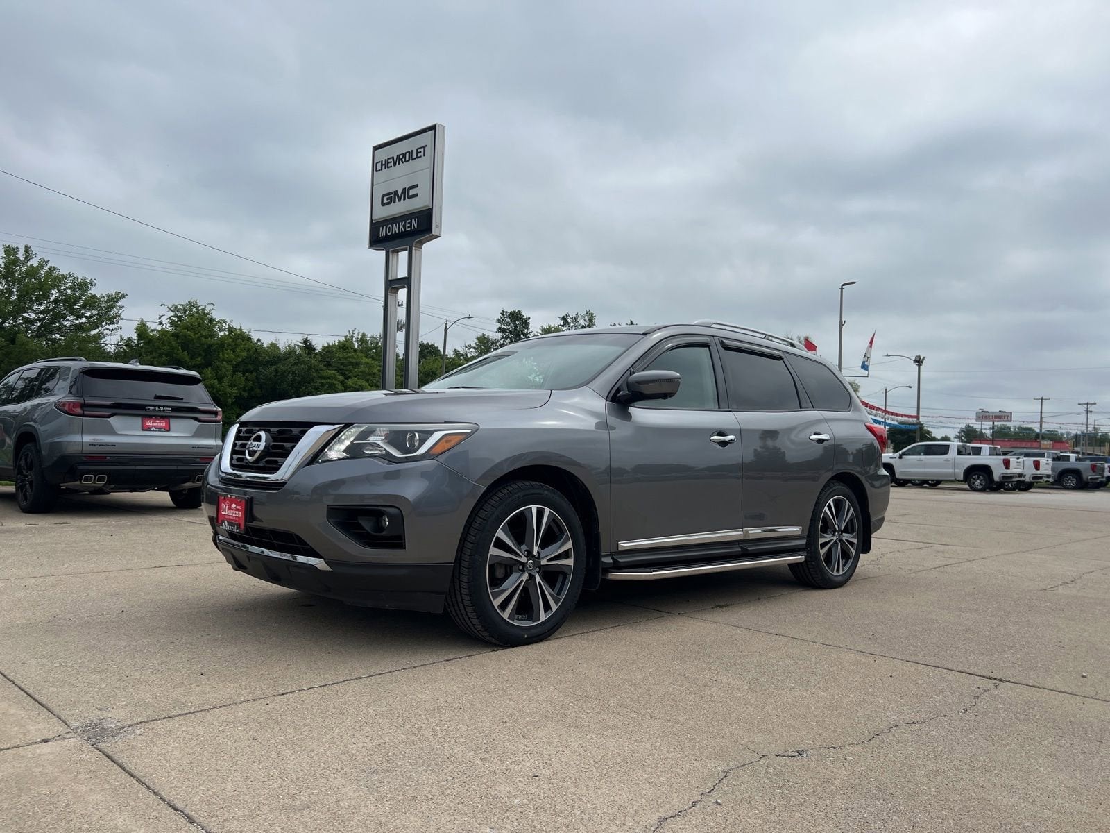 View vehicle photo 7