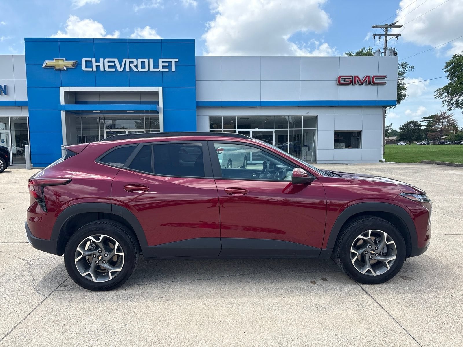 View vehicle photo 2