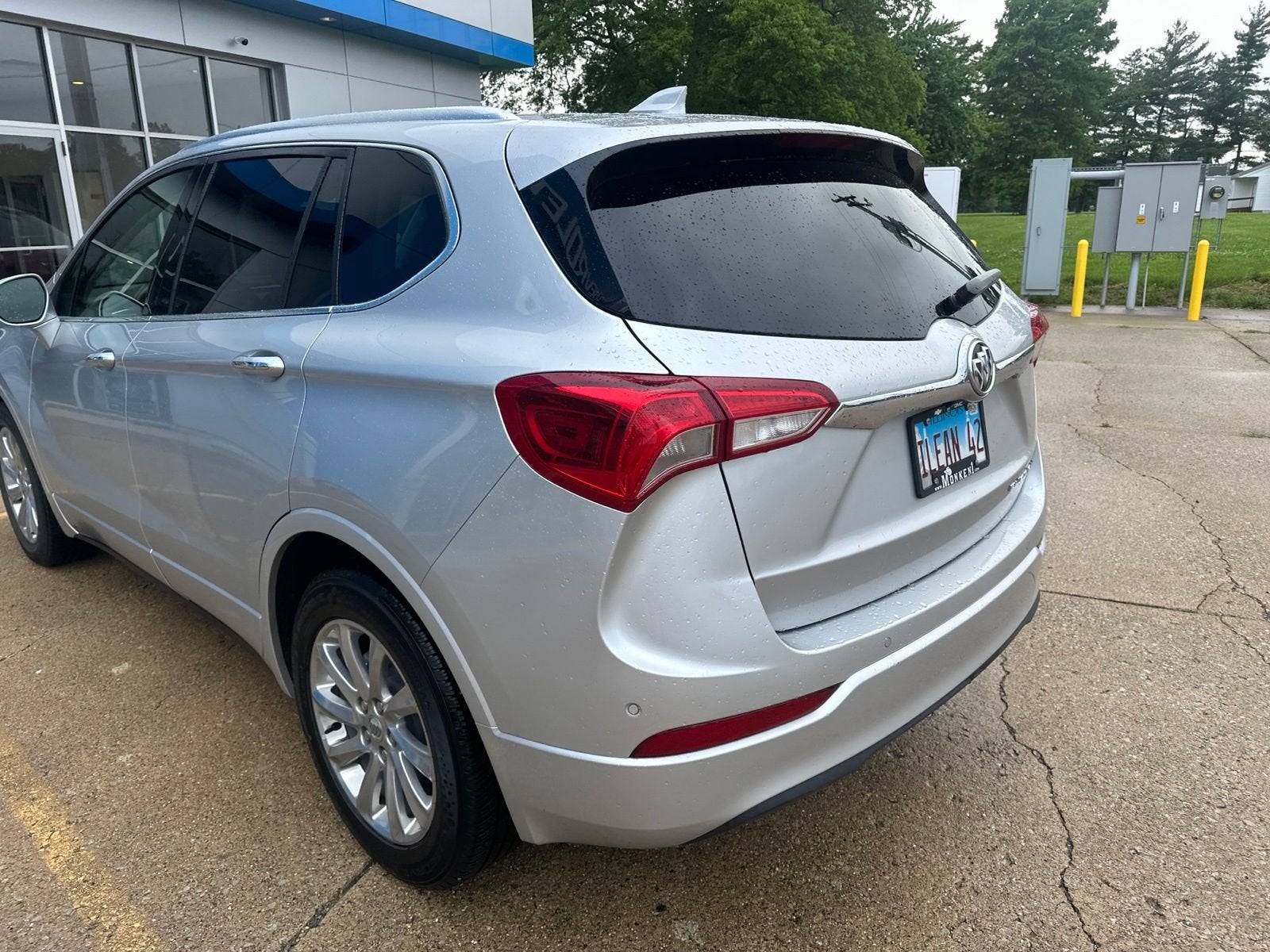 View vehicle photo 4