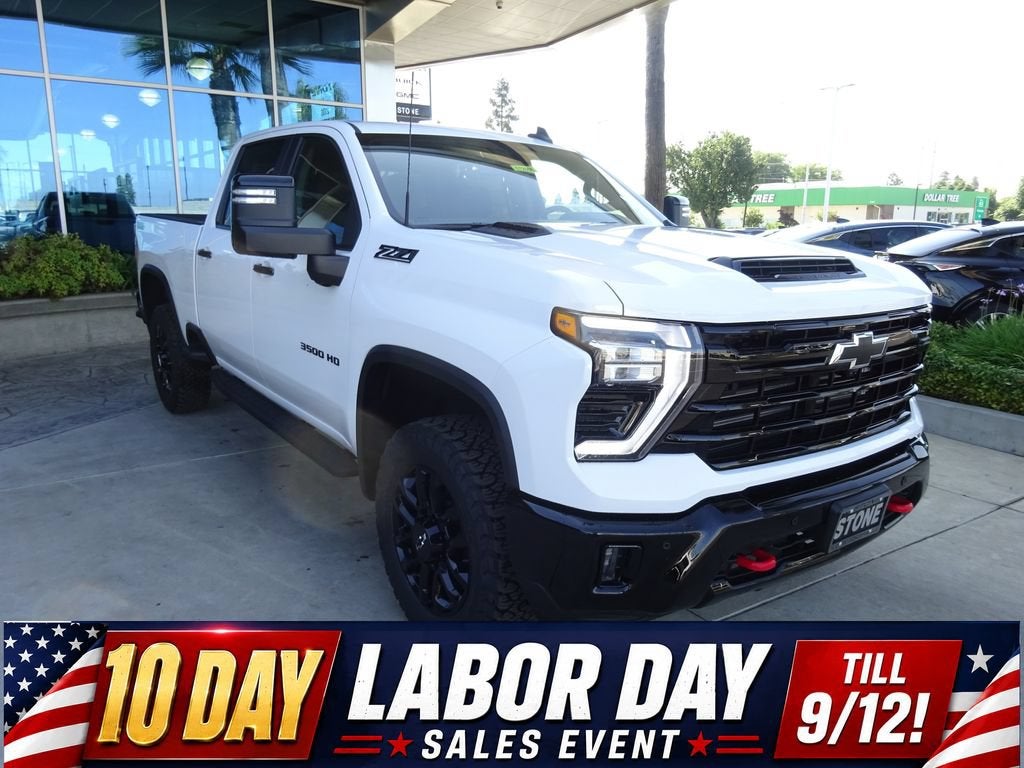 Summit White 2026 Chevrolet Silverado 3500HD Pickup Truck Four-Wheel Drive Automatic