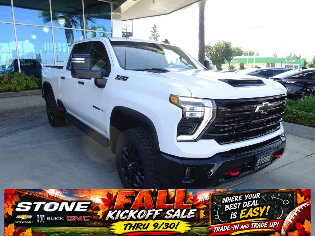 Summit White 2026 Chevrolet Silverado 3500HD Pickup Truck Four-Wheel Drive Automatic
