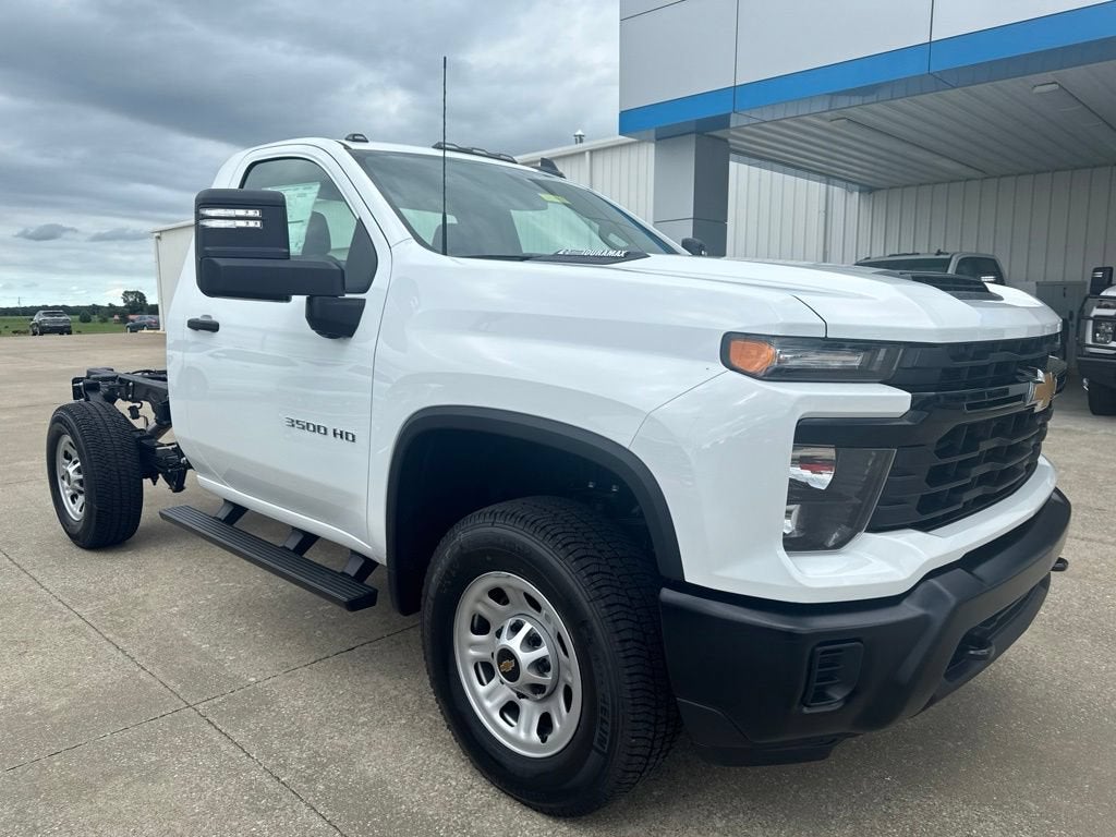 Summit White 2026 Chevrolet Silverado 3500HD Chassis Pickup Truck Four-Wheel Drive Automatic