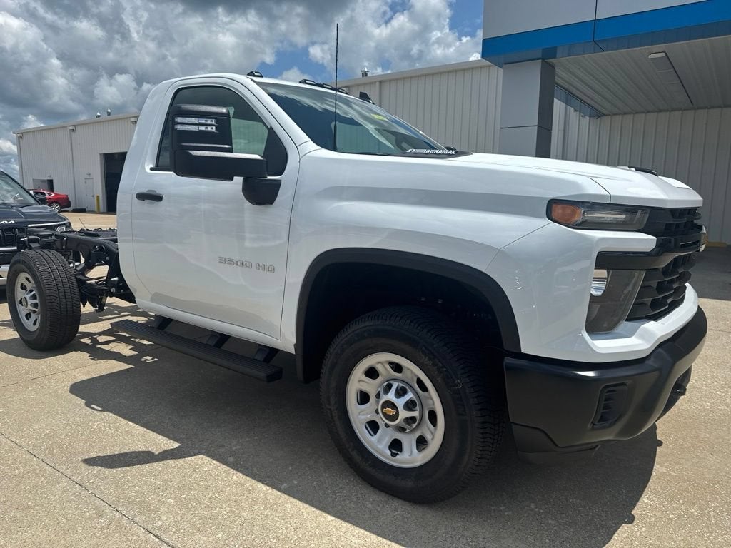 Summit White 2026 Chevrolet Silverado 3500HD Chassis Pickup Truck Four-Wheel Drive Automatic