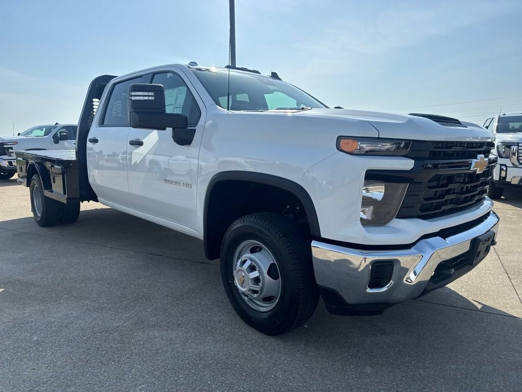 Summit White 2026 Chevrolet Silverado 3500HD Chassis Pickup Truck Four-Wheel Drive Automatic