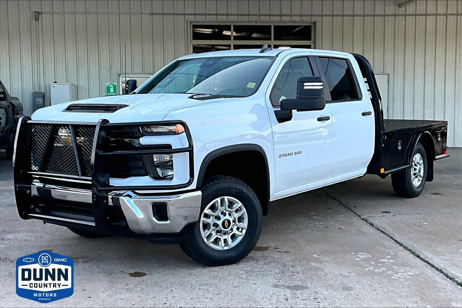 Summit White 2025 Chevrolet Silverado 2500HD Pickup Truck Four-Wheel Drive Automatic