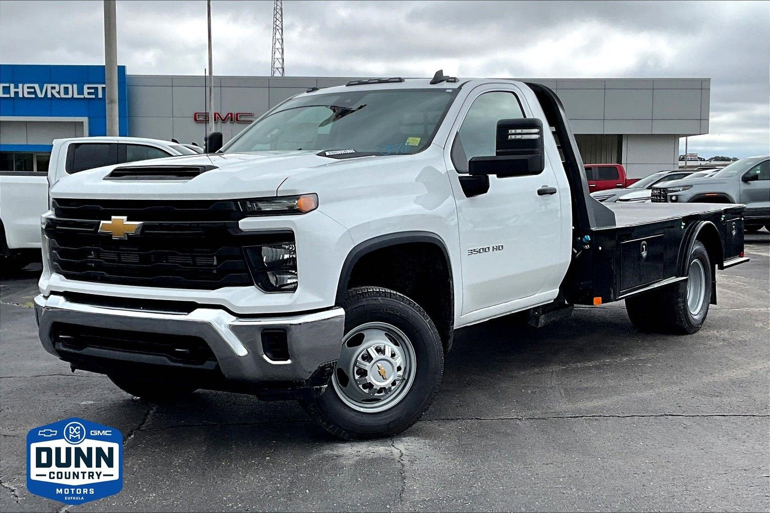 Summit White 2025 Chevrolet Silverado 3500HD Chassis Pickup Truck Four-Wheel Drive Automatic