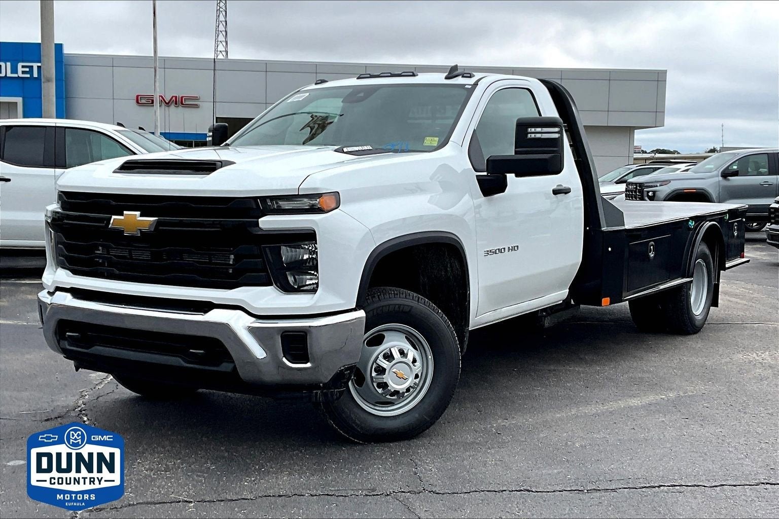 Summit White 2025 Chevrolet Silverado 3500HD Chassis Pickup Truck Four-Wheel Drive Automatic