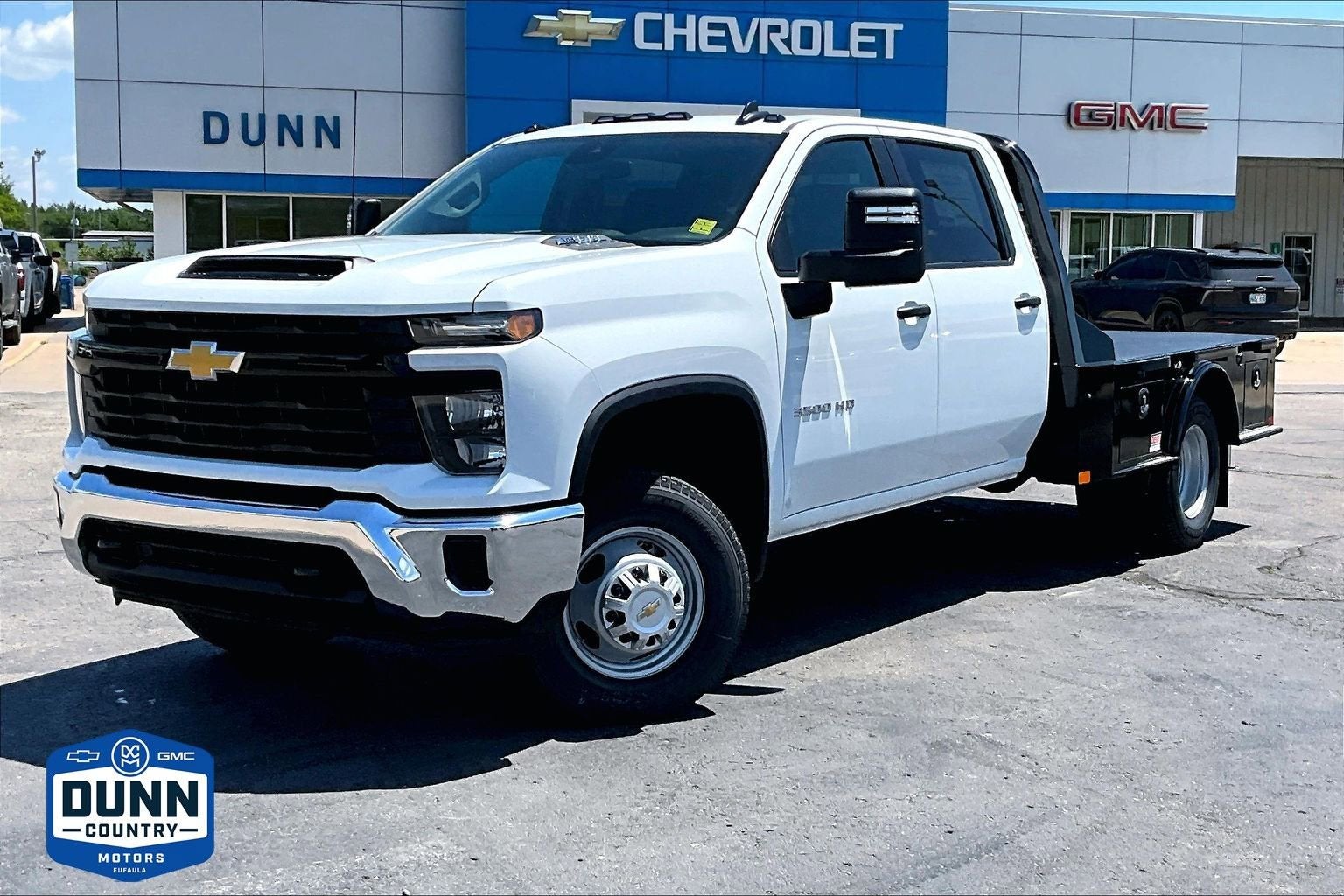 Summit White 2026 Chevrolet Silverado 3500HD Chassis Pickup Truck Four-Wheel Drive Automatic