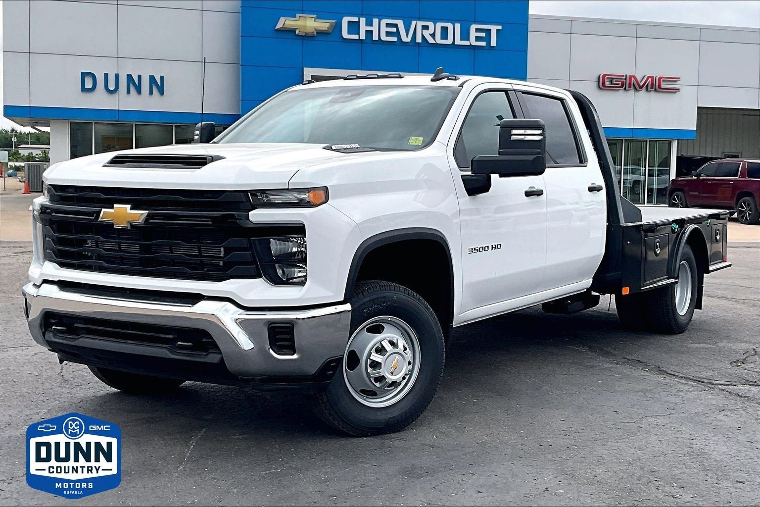 Summit White 2026 Chevrolet Silverado 3500HD Chassis Pickup Truck Four-Wheel Drive Automatic