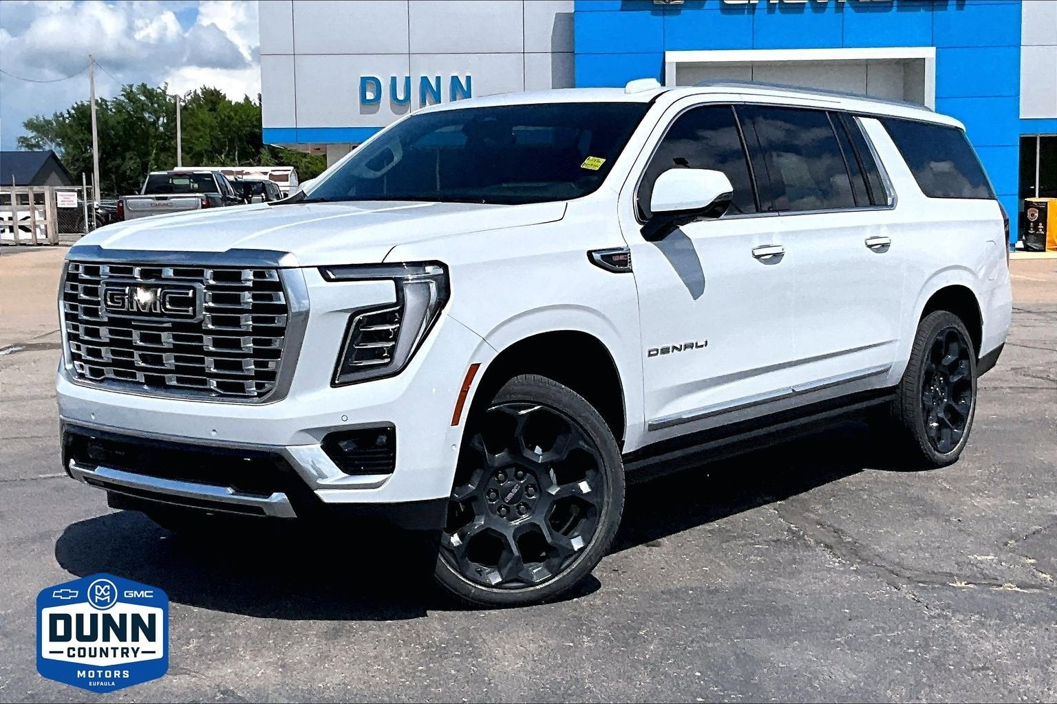 Glacier White Tricoat 2026 GMC Yukon XL SUV / Crossover Four-Wheel Drive Automatic