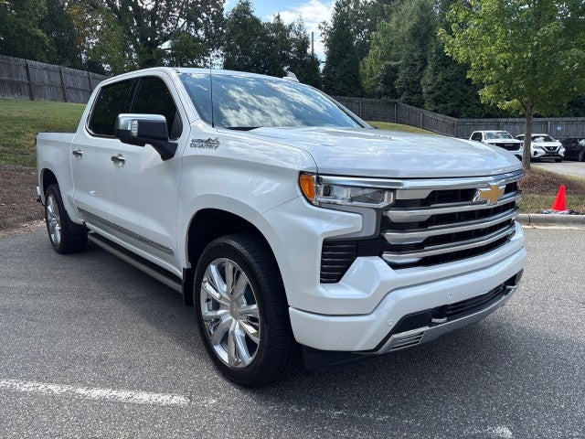 White (Iridescent Pearl Tricoat) 2024 Chevrolet Silverado 1500 Pickup Truck Four-Wheel Drive Automatic
