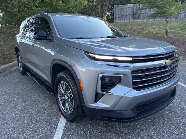 Sterling Gray Metallic 2024 Chevrolet Traverse SUV / Crossover Front-Wheel Drive Automatic