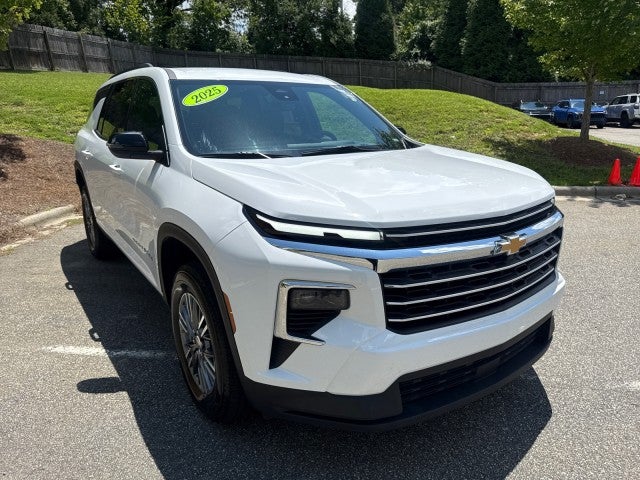 Summit White 2025 Chevrolet Traverse SUV / Crossover Front-Wheel Drive Automatic