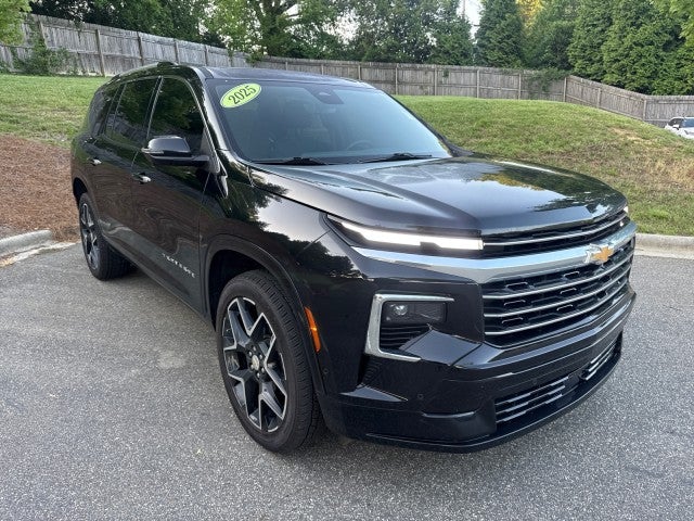 Mosaic Black Metallic 2025 Chevrolet Traverse SUV / Crossover Front-Wheel Drive Automatic
