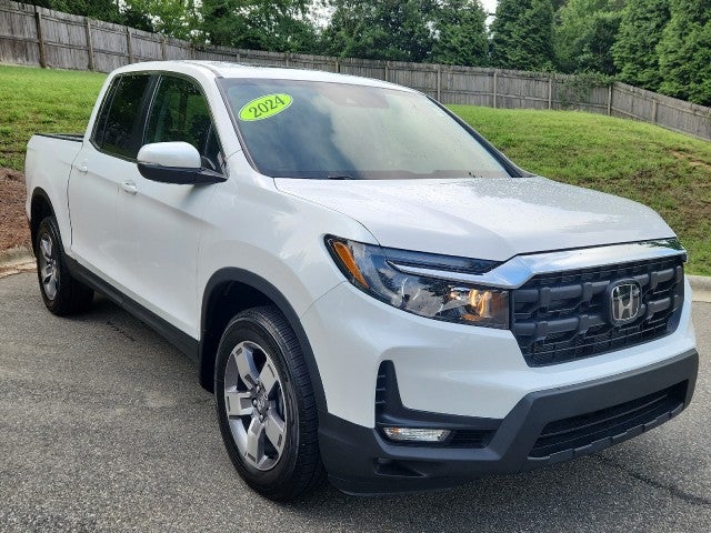 White 2024 Honda Ridgeline Pickup Truck All-Wheel Drive 