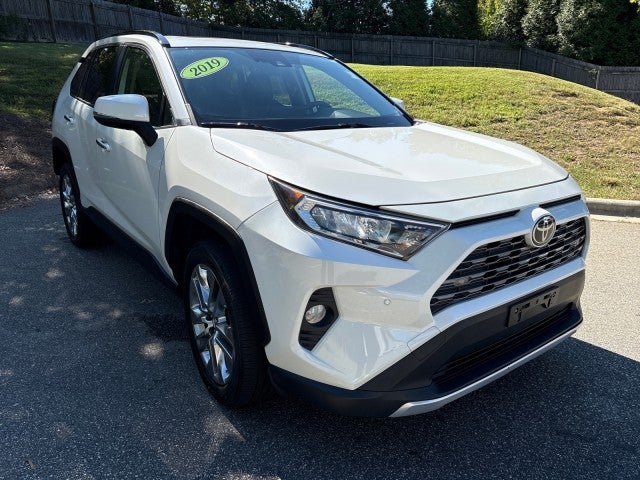 White 2019 Toyota RAV4 SUV / Crossover Front-Wheel Drive Automatic
