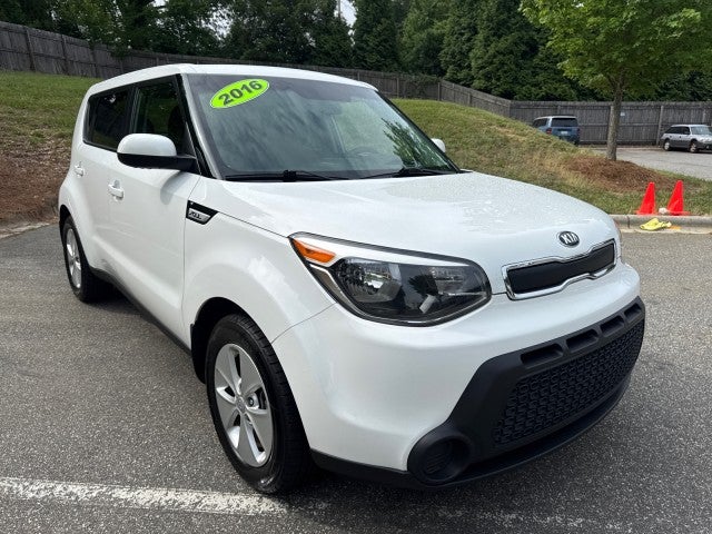 White 2016 Kia Soul Wagon Front-Wheel Drive 