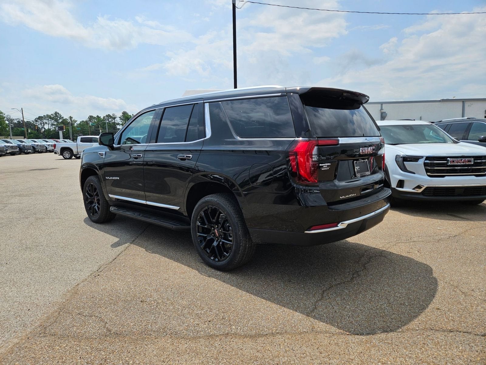 View vehicle photo 3